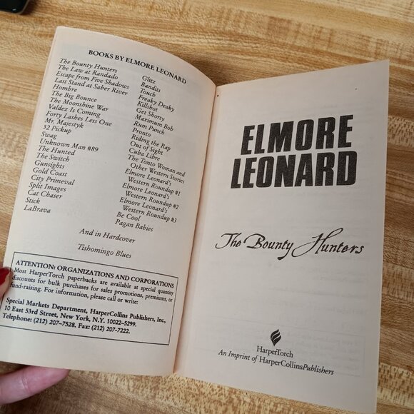 The Bounty Hunters A Classic Tale of Frontier Law Elmore Leonard  Paperback Book - Picture 6 of 8